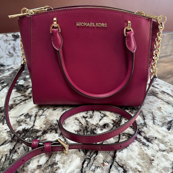 Michael Kors Berry Pink Crossbody Bag with Gold Chain - Picture 1 of 9